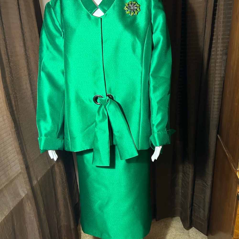 Green Women's Two-Piece Skirt Suit